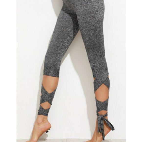 Bottom Tie Capri Yoga/ Workout Leggings - Picture 4 of 6